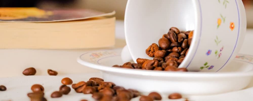 Yeni Başlayanlar İçin Kahve Tadımı: Temel İlkeler ve İlk Deneyimler