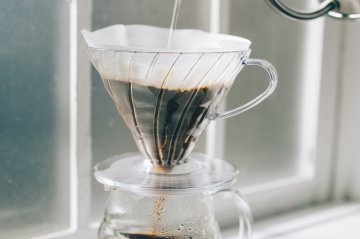 Hario V60 02 Dripper (Şeffaf Plastik) ve 40’lı Filtre Kağıdı Seti